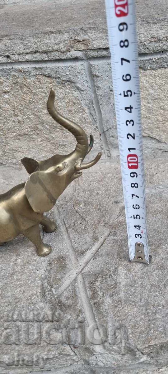 Sculptură din bronz. Figură elefant cu preț 85.00 BGN | € 43.46 Sculptură din bronz. Figură elefant cu preț 85.00 BGN | € 43.46