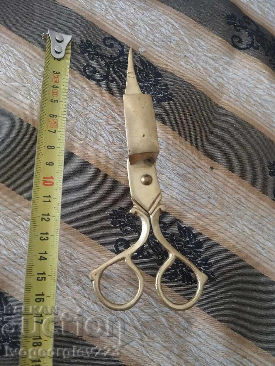 Foarfecă pentru stingerea lumânărilor