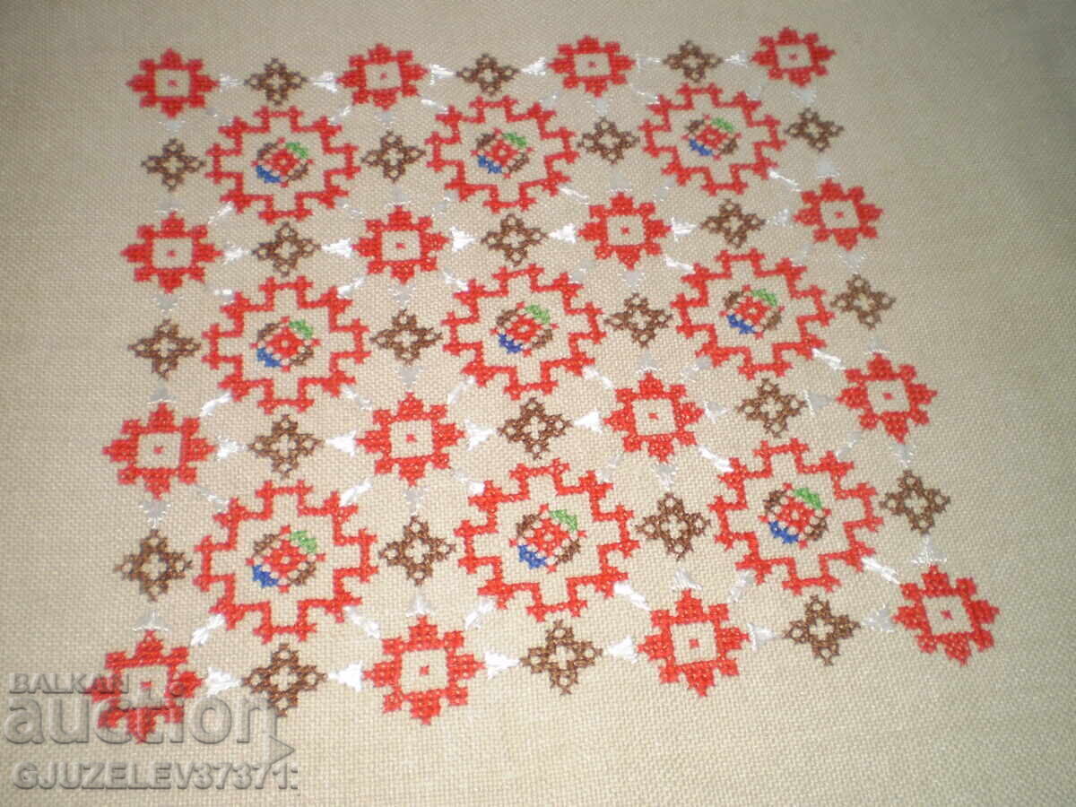 Vintage hand-embroidered tablecloth from the 80s with price 90.00 BGN | € 46.02