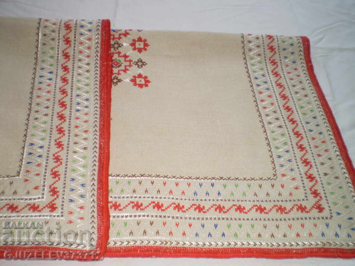 Auction  Vintage hand-embroidered tablecloth from the 80s