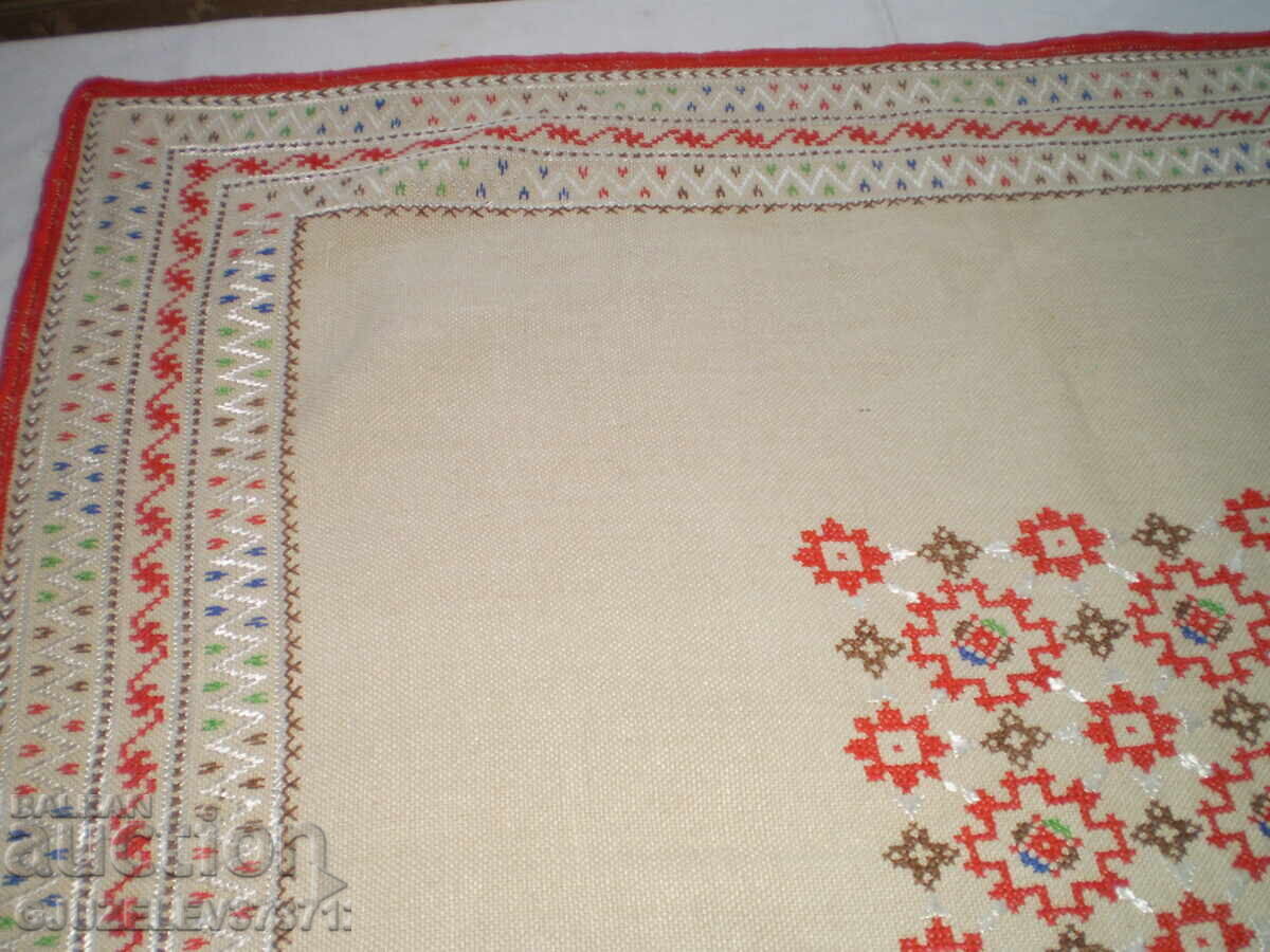 Vintage hand-embroidered tablecloth from the 80s - 5