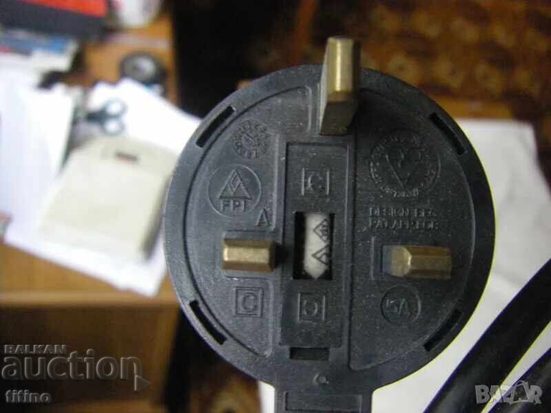 Аукцион Захранващ кабел с английски щепсел и вграден предпазител 5 А