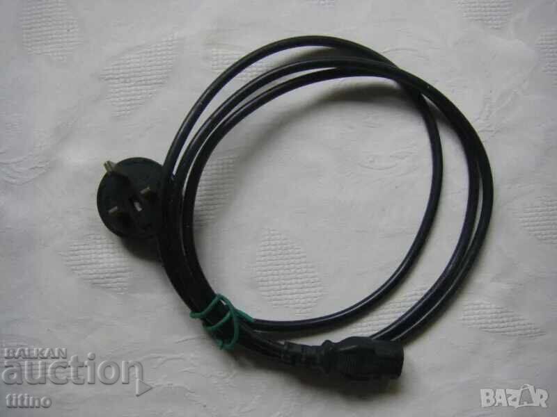 Захранващ кабел с английски щепсел и вграден предпазител 5 А