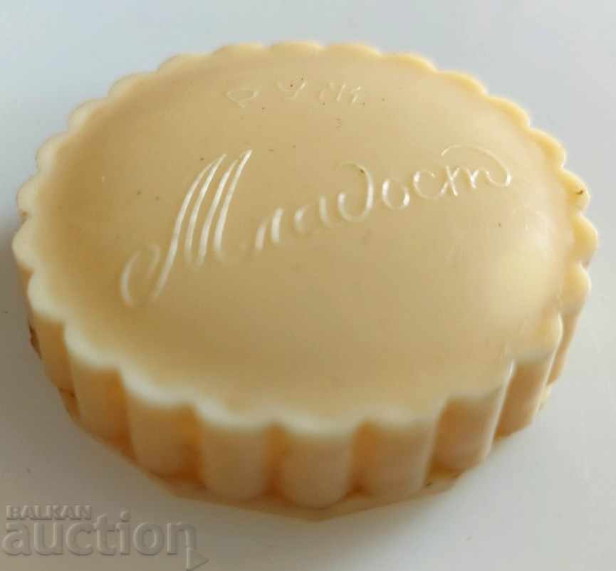 Delivery of Damaged Bakelite Lipstick Case, Youth Fragrance, Empty Case Delivery of Damaged Bakelite Lipstick Case, Youth Fragrance, Empty Case