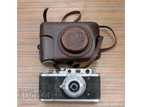 Aparat foto vechi rusesc FED cu obiectiv retractabil și husă