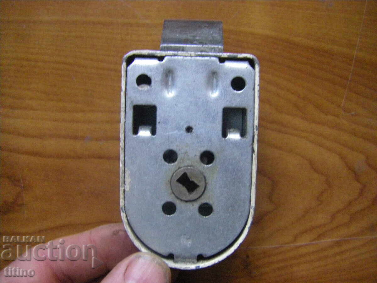 Delivery of Interior lock for an entrance door