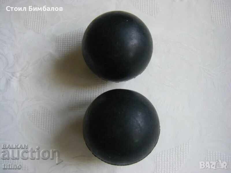 Auction  2-kilogram smooth shot put ball