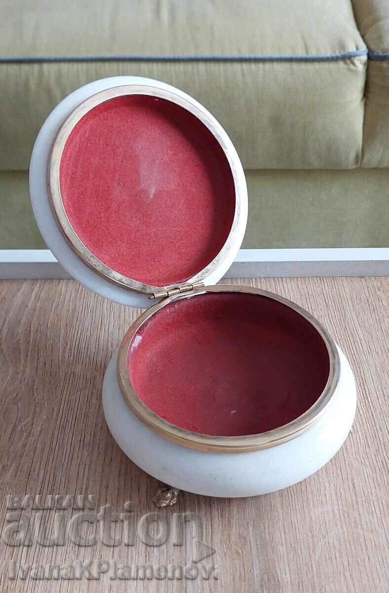 Кутийка от мрамор за ценители с цена 28.00 лв. | € 14.32