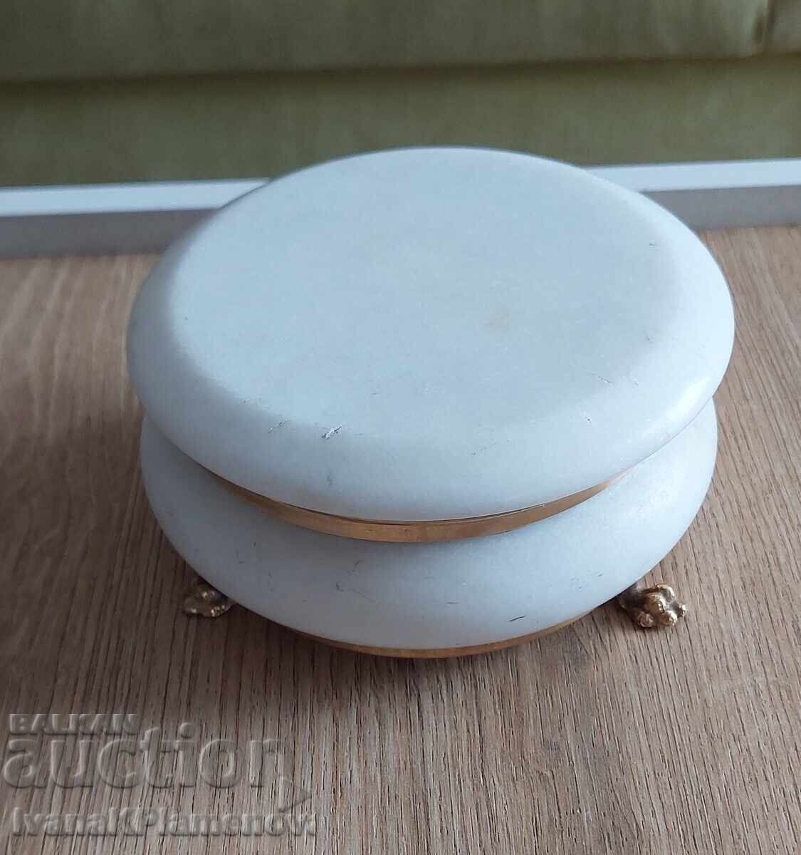 Аукцион Кутийка от мрамор за ценители