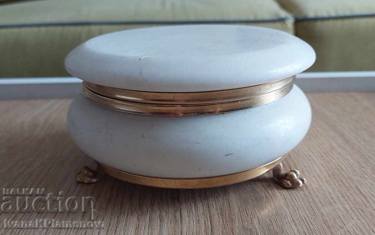 Μαρμάρινο κουτί για γνώστες