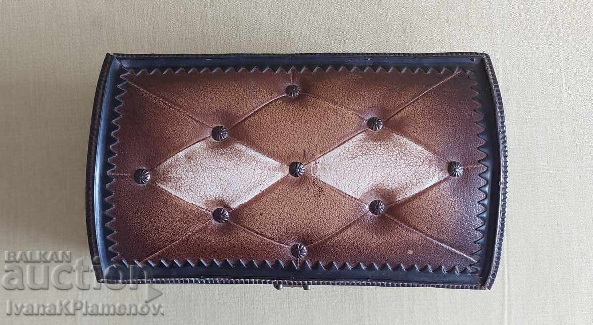 Δημοπρασία Κουτί δέρμα για γνώστες