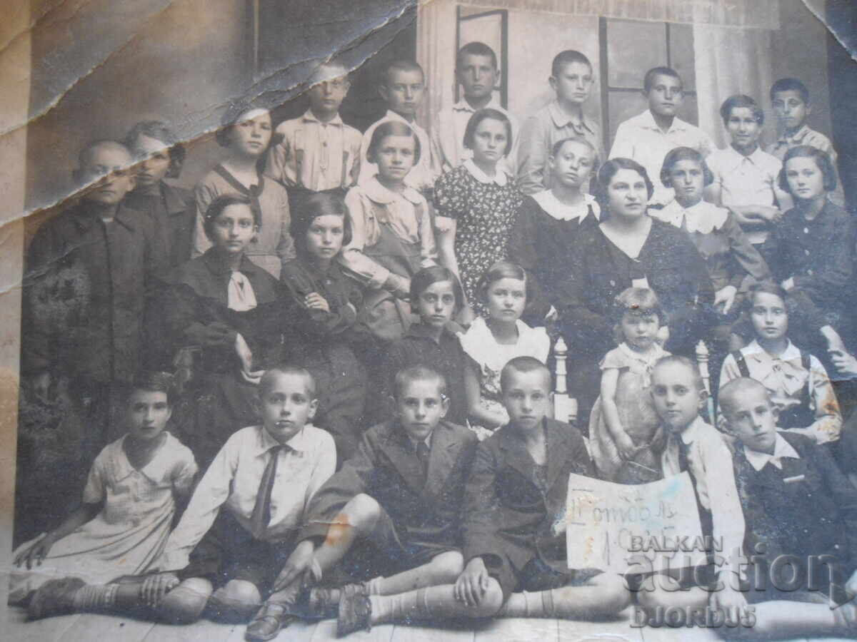 Παλιά φωτογραφία, II τάξη 1935 με τιμή 2.00 BGN | € 1.02 Παλιά φωτογραφία, II τάξη 1935 με τιμή 2.00 BGN | € 1.02