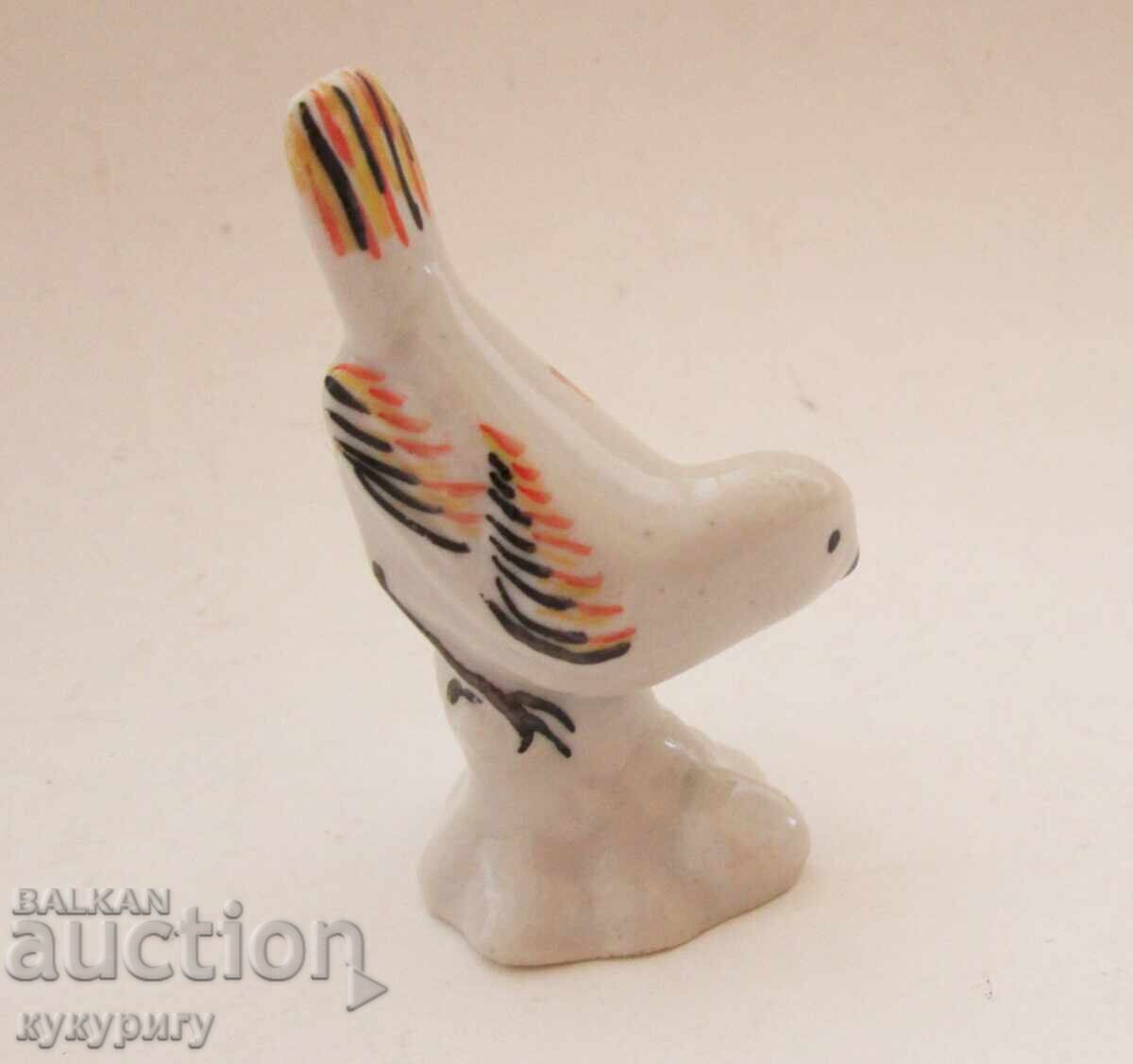 Стара Соц НРБ малка порцеланова статуетка фигура птичка с цена 30.00 лв. | € 15.34 Стара Соц НРБ малка порцеланова статуетка фигура птичка с цена 30.00 лв. | € 15.34