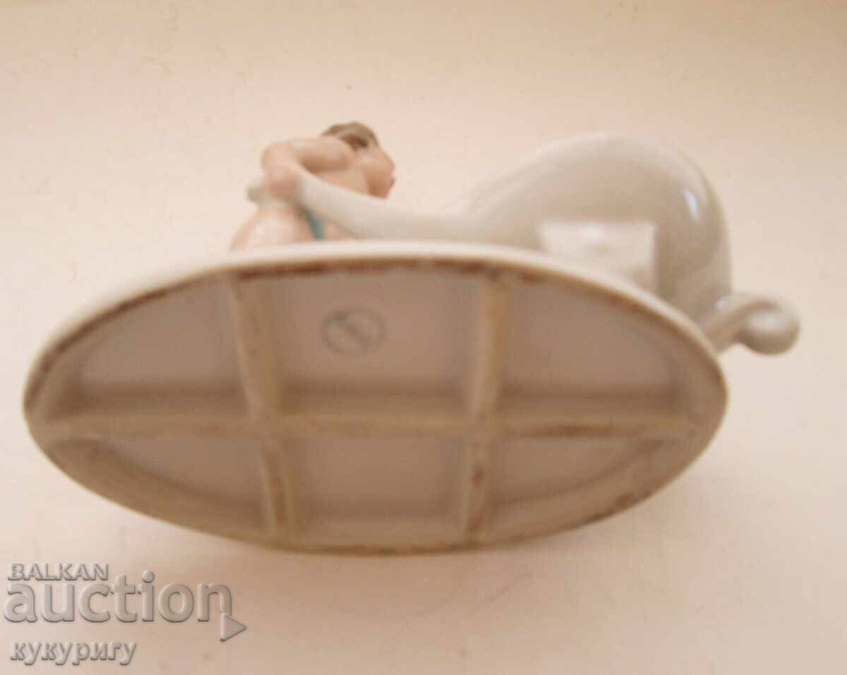 Παλιά πορσελάνινη φιγούρα αγοριού από την Σοσιαλιστική Δημοκρατία της Βουλγαρίας με σταχτοδοχείο - 5
