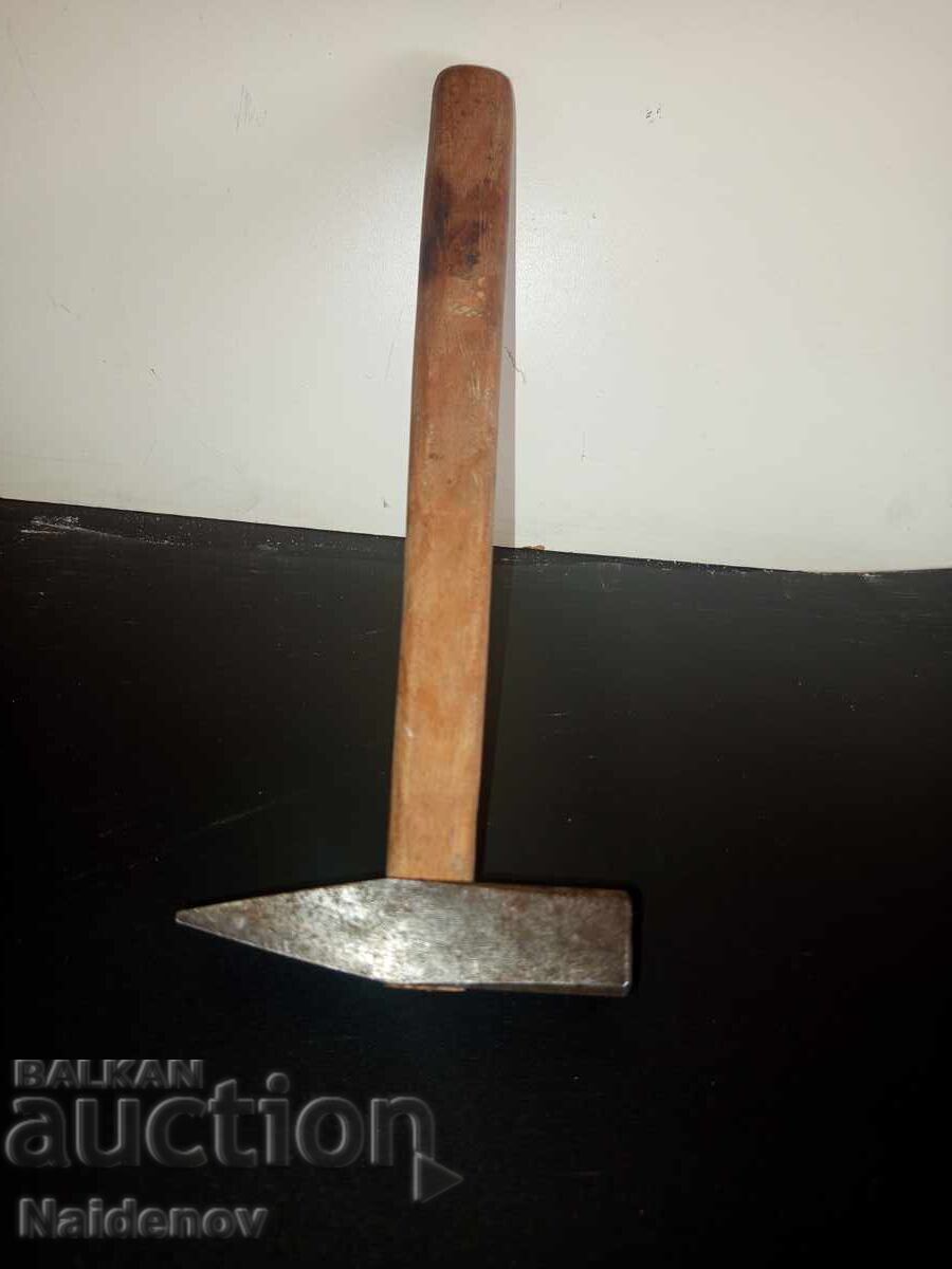 Hammer from the Socialist era with price 19.00 BGN | € 9.71