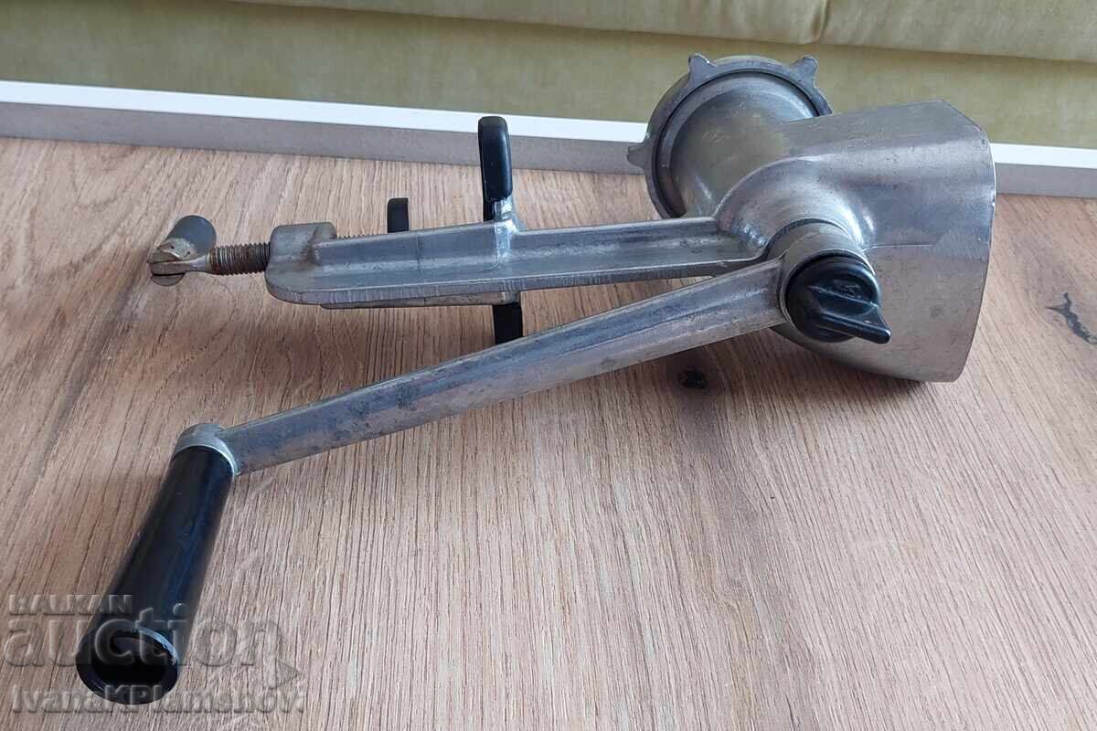 Παράδοση Μηχανή άλεσης καινούργια από την εποχή του σοσιαλισμού για γνώστες