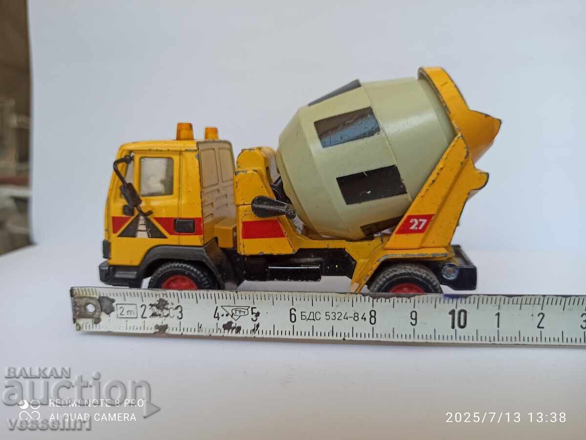 Auction  Old toy truck matchbox collectible matchbox cement mixer