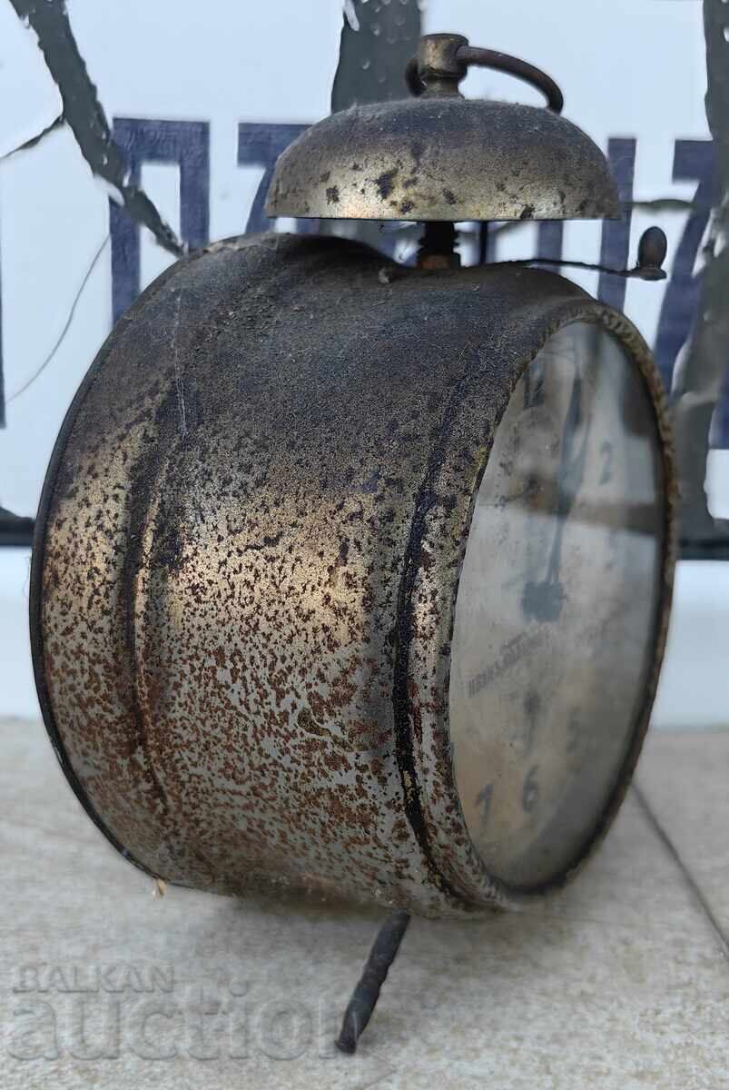 OLD NON-WORKING ALARM CLOCK WITH BELL FOR INTERIOR with price 25.00 BGN | € 12.78 OLD NON-WORKING ALARM CLOCK WITH BELL FOR INTERIOR with price 25.00 BGN | € 12.78