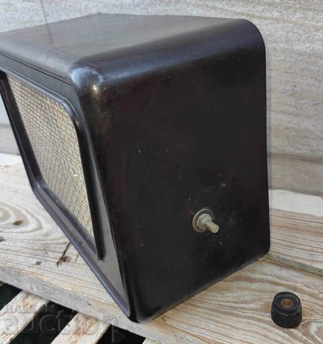 Delivery of OLD SOCIALIST NON-WORKING BAKELITE RADIO POINT RADIO FOR INTERIOR Delivery of OLD SOCIALIST NON-WORKING BAKELITE RADIO POINT RADIO FOR INTERIOR