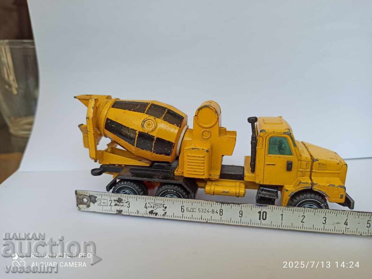 Παλιό παιχνίδι φορτηγό siku συλλεκτικό matchbox τσιμεντοφόρο με τιμή 24.00 BGN | € 12.27 Παλιό παιχνίδι φορτηγό siku συλλεκτικό matchbox τσιμεντοφόρο με τιμή 24.00 BGN | € 12.27