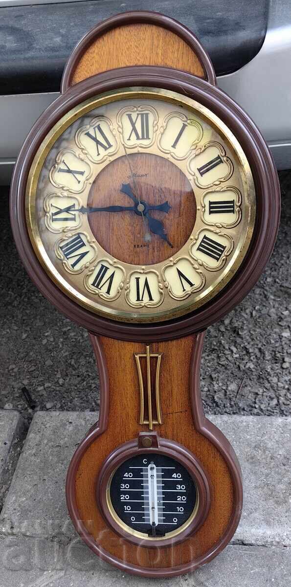 Wall clock with thermometer, quartz