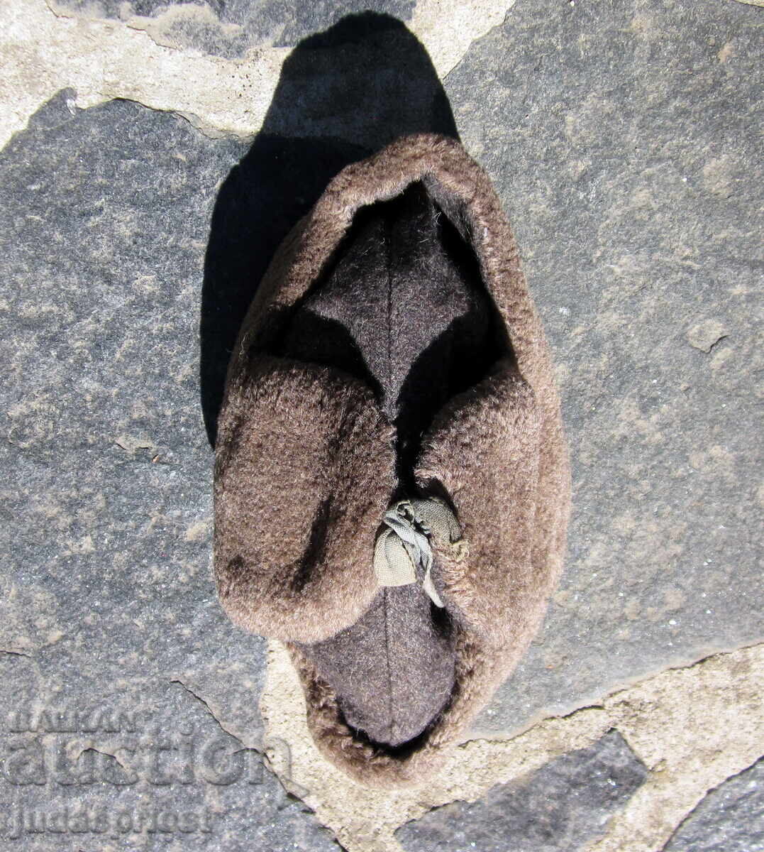 Bŭlgarska voenna zimna voĭnishka μάλλινη σκούφια ushanka με τιμή 15.00 BGN | € 7.67 Bŭlgarska voenna zimna voĭnishka μάλλινη σκούφια ushanka με τιμή 15.00 BGN | € 7.67