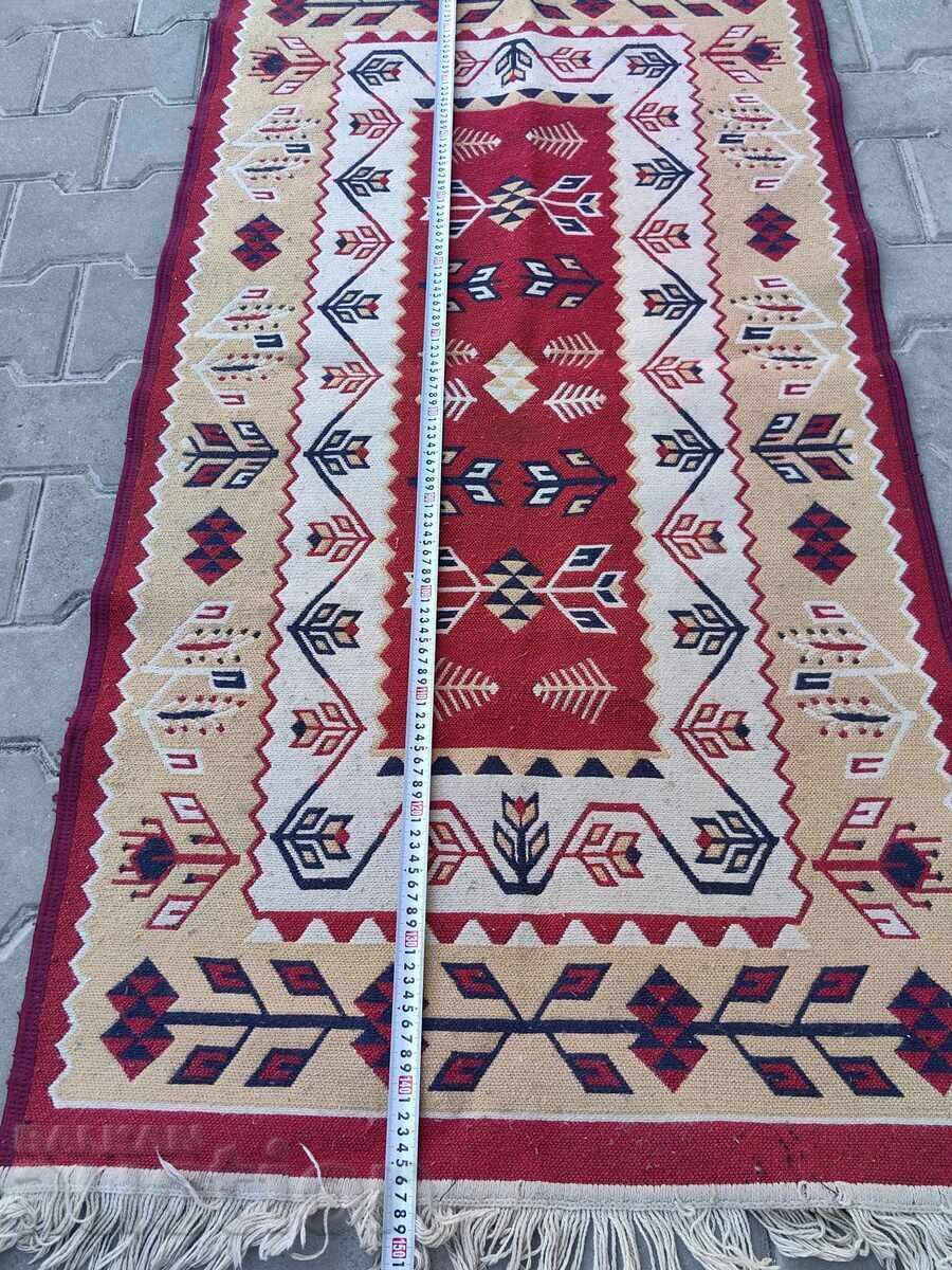 Доставка на СТАРА КРАСИВА ЗДРАВА ПЪТЕКА КИЛИМ ТРЯБВА ДА СЕ ИЗПЕРЕ