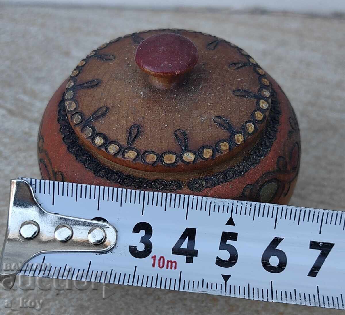 ΠΑΛΙΟ ΞΥΛΙΝΟ ΑΛΑΤΙΕΡΟ ΑΛΑΤΙΕΡΑ ΣΚΕΥΟΣ ΓΙΑ ΜΠΑΧΑΡΙΚΑ ΑΛΑΤΙ με τιμή 9.00 BGN | € 4.60 ΠΑΛΙΟ ΞΥΛΙΝΟ ΑΛΑΤΙΕΡΟ ΑΛΑΤΙΕΡΑ ΣΚΕΥΟΣ ΓΙΑ ΜΠΑΧΑΡΙΚΑ ΑΛΑΤΙ με τιμή 9.00 BGN | € 4.60