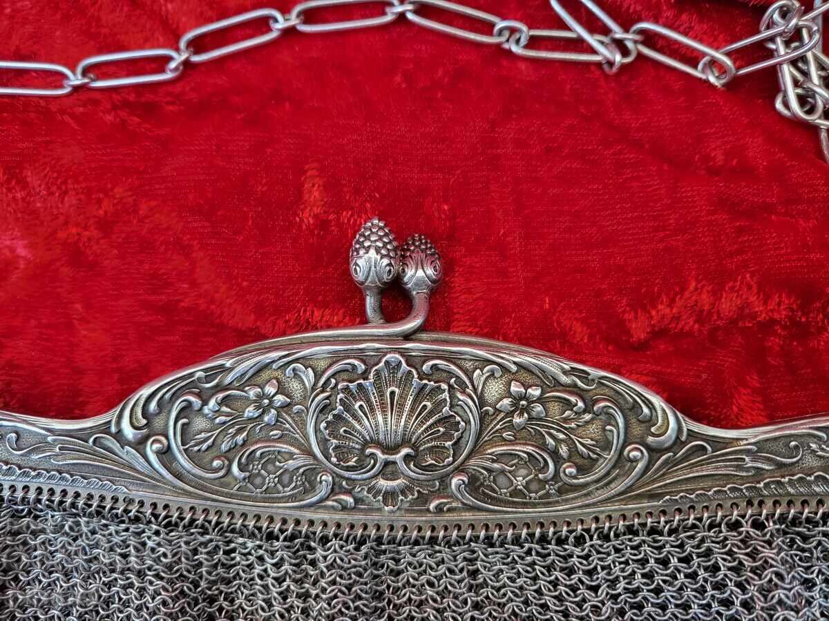 Auction Antique silver ladies' handbag Auction Antique silver ladies' handbag