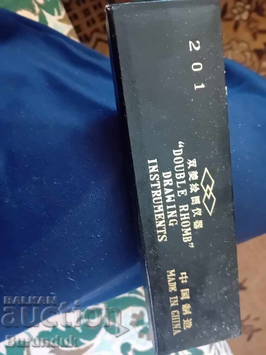 Compas cu preț 10.00 BGN | € 5.11 Compas cu preț 10.00 BGN | € 5.11