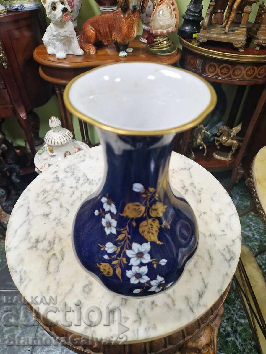 Auction Beautiful antique German porcelain vase, cobalt blue Auction Beautiful antique German porcelain vase, cobalt blue