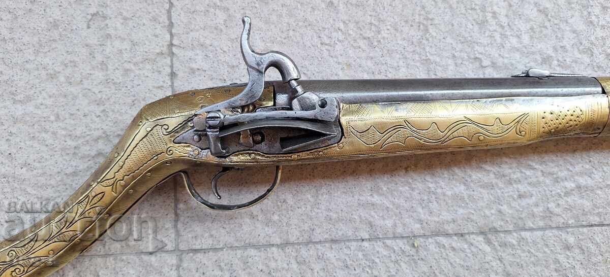 Auction Homemade gun, glass bottle, toy pistol Auction Homemade gun, glass bottle, toy pistol