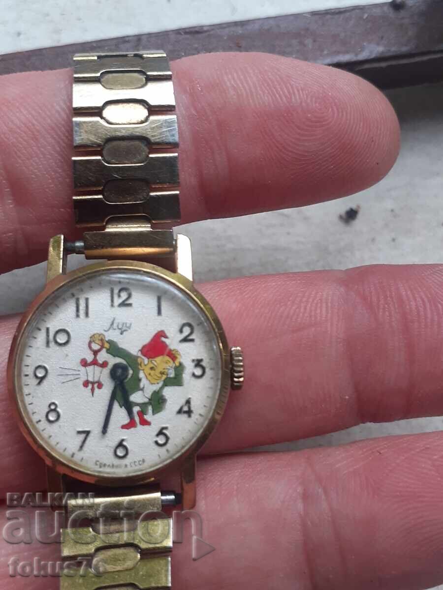 Доставка на Руски анимиран часовник Луч