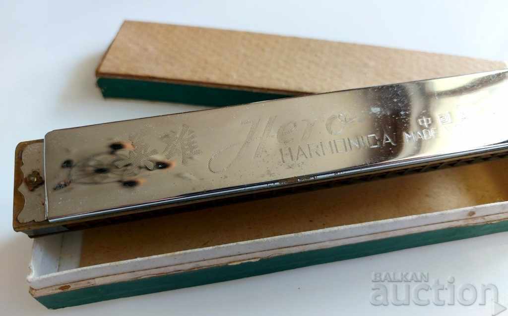 . ΣΟΚΑ ΑΚΟΡΝΤΕΟΝ ΚΙΝΕΖΙΚΟ ΜΕ ΚΟΥΤΙ ΣΟΚΑ ΚΟΜΜΟΥΝΙΣΜΟΣ με τιμή 25.00 BGN | € 12.78 . ΣΟΚΑ ΑΚΟΡΝΤΕΟΝ ΚΙΝΕΖΙΚΟ ΜΕ ΚΟΥΤΙ ΣΟΚΑ ΚΟΜΜΟΥΝΙΣΜΟΣ με τιμή 25.00 BGN | € 12.78