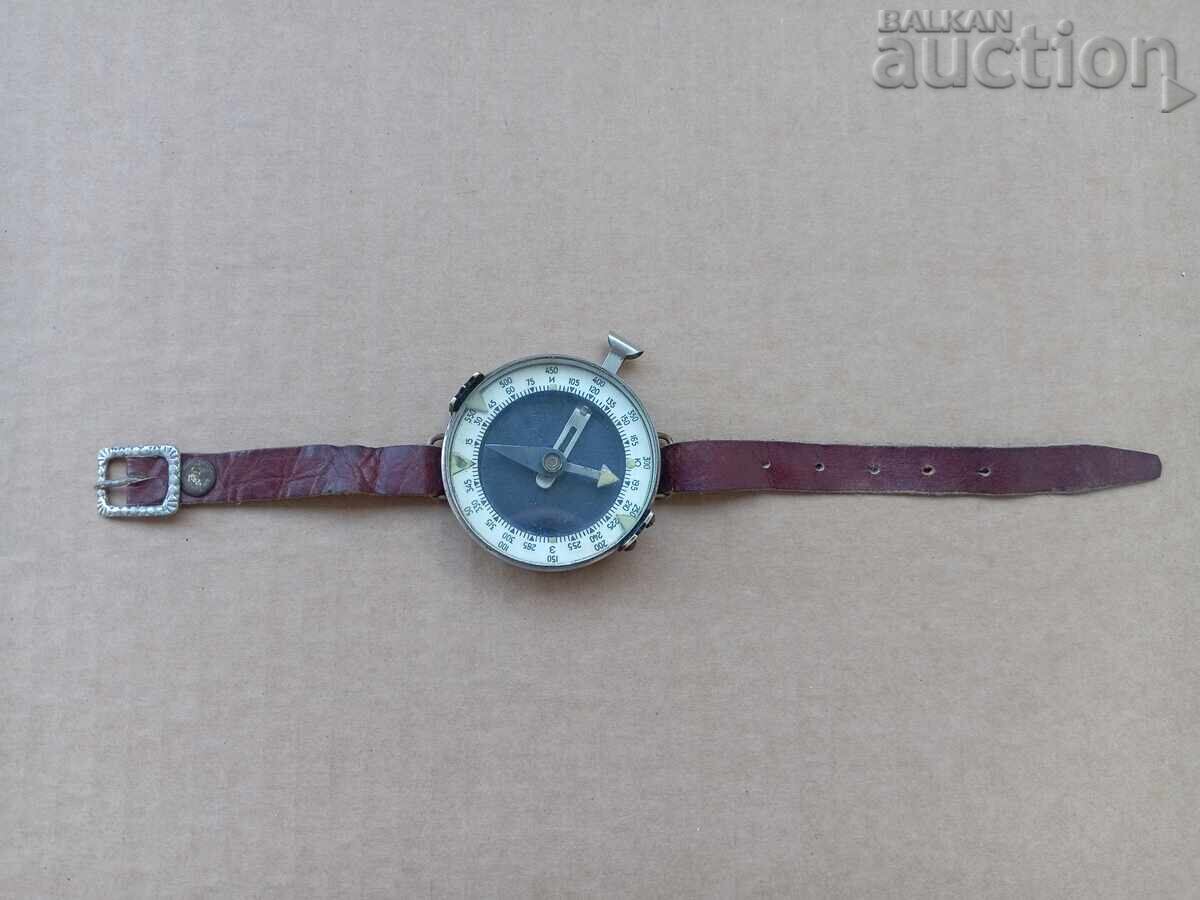 Παλιός βακελιτένιος πυξίδα made in Bulgaria 60s 70s με τιμή 31.00 BGN | € 15.85