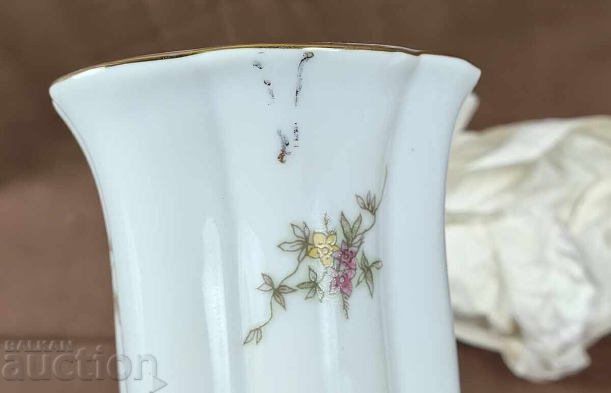 Delivery of PROBABLY UNUSED PORCELAIN VASE, LITTLE DEGRADED