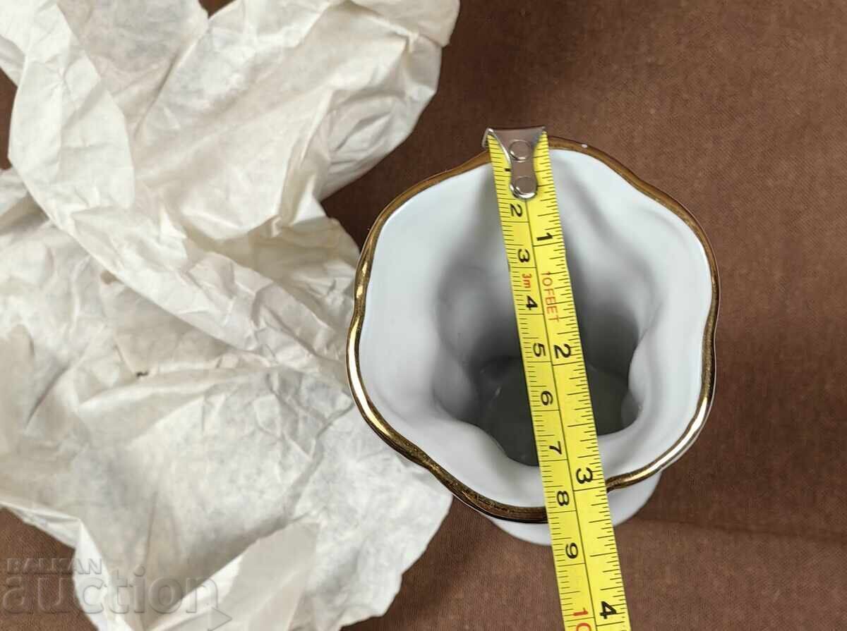 Auction  PROBABLY UNUSED PORCELAIN VASE, LITTLE DEGRADED