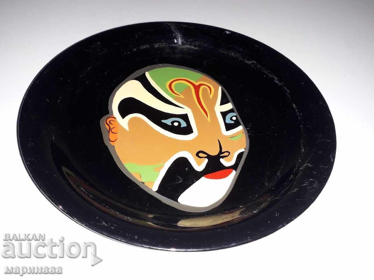 ΠΑΛΙΟ ΜΠΑΚΕΛΙΤΕΝΙΟ ΠΙΑΤΟ. ΚΙΝΑ με τιμή 5.00 BGN | € 2.56