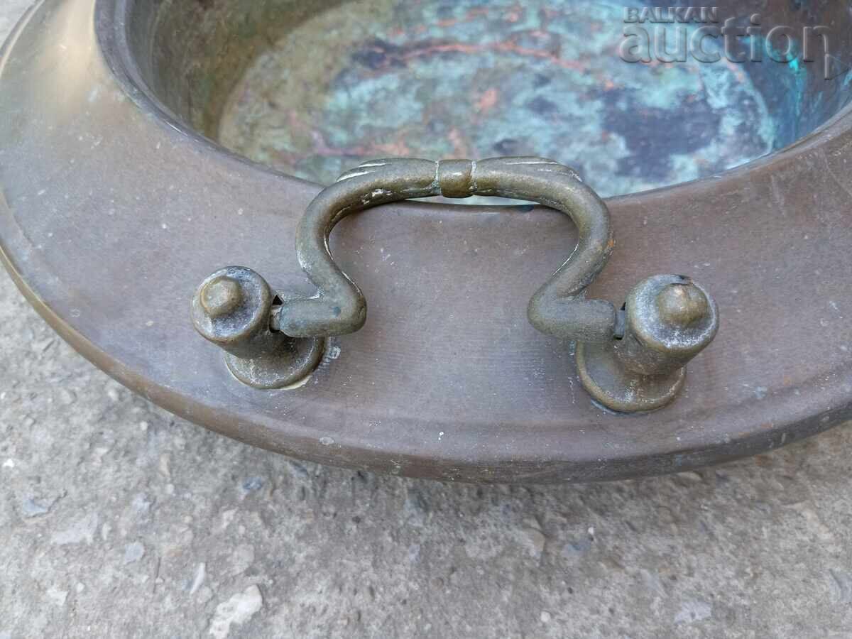 Livrarea Partea superioară a sobei de mangal vechi otomană de renaștere Livrarea Partea superioară a sobei de mangal vechi otomană de renaștere