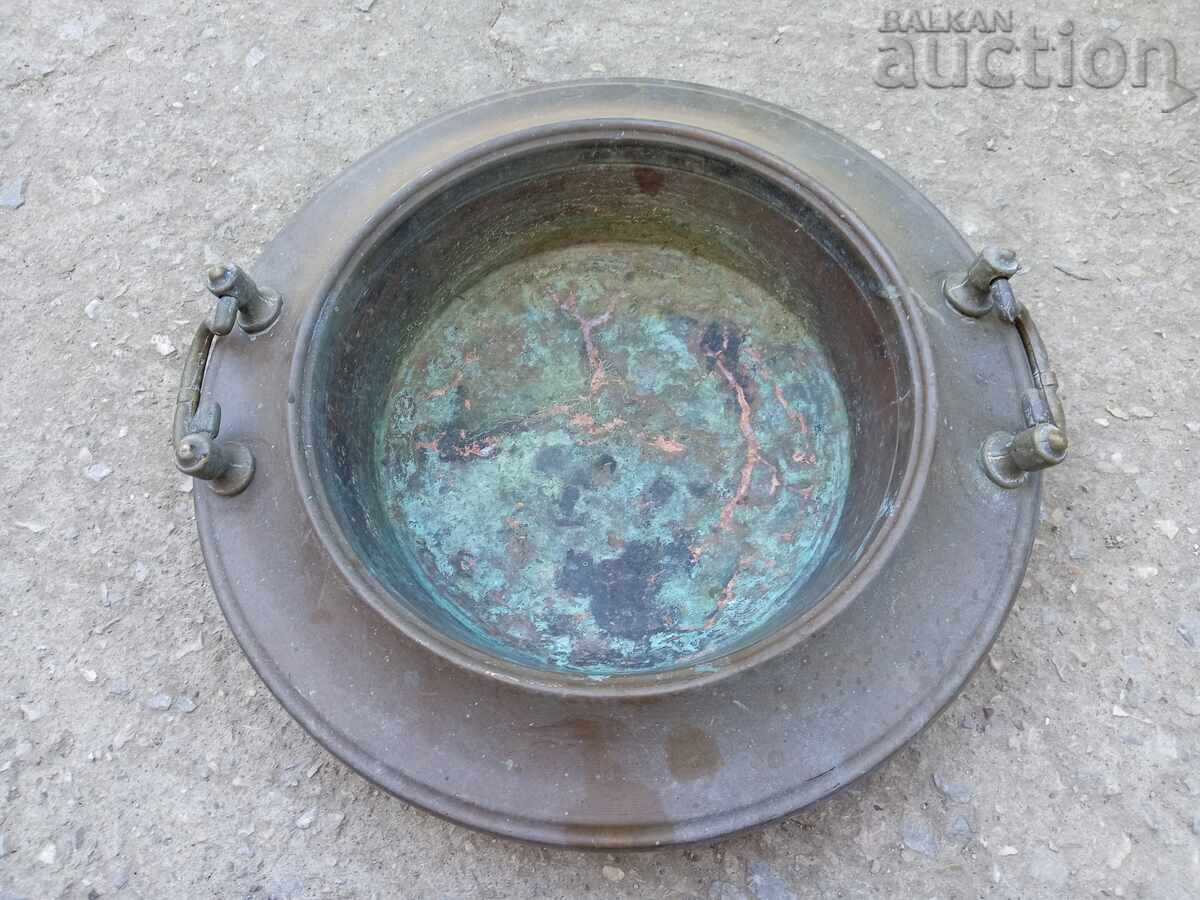 Partea superioară a sobei de mangal vechi otomană de renaștere Partea superioară a sobei de mangal vechi otomană de renaștere