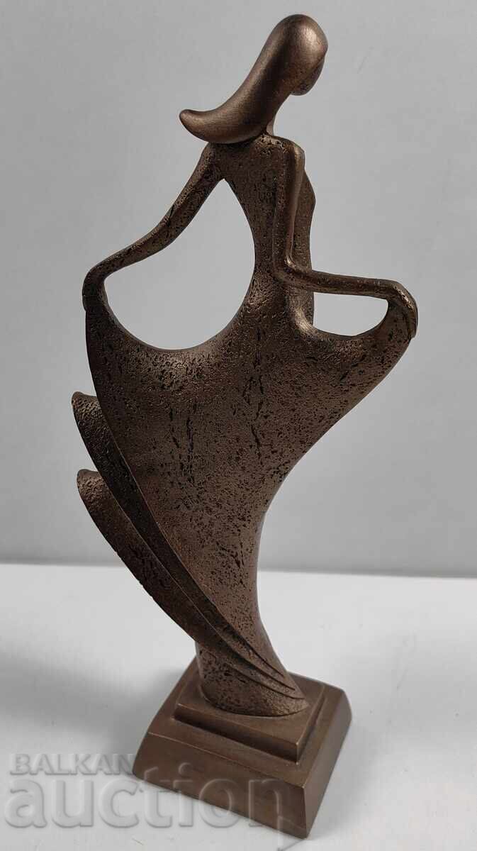 Auction STYLIZED SOLID METAL FIGURE WOMAN STATUETTE 0.700 KG Auction STYLIZED SOLID METAL FIGURE WOMAN STATUETTE 0.700 KG