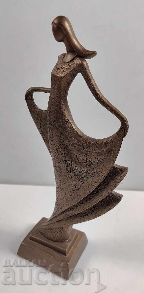 Delivery of STYLIZED SOLID METAL FIGURE WOMAN STATUETTE 0.700 KG Delivery of STYLIZED SOLID METAL FIGURE WOMAN STATUETTE 0.700 KG