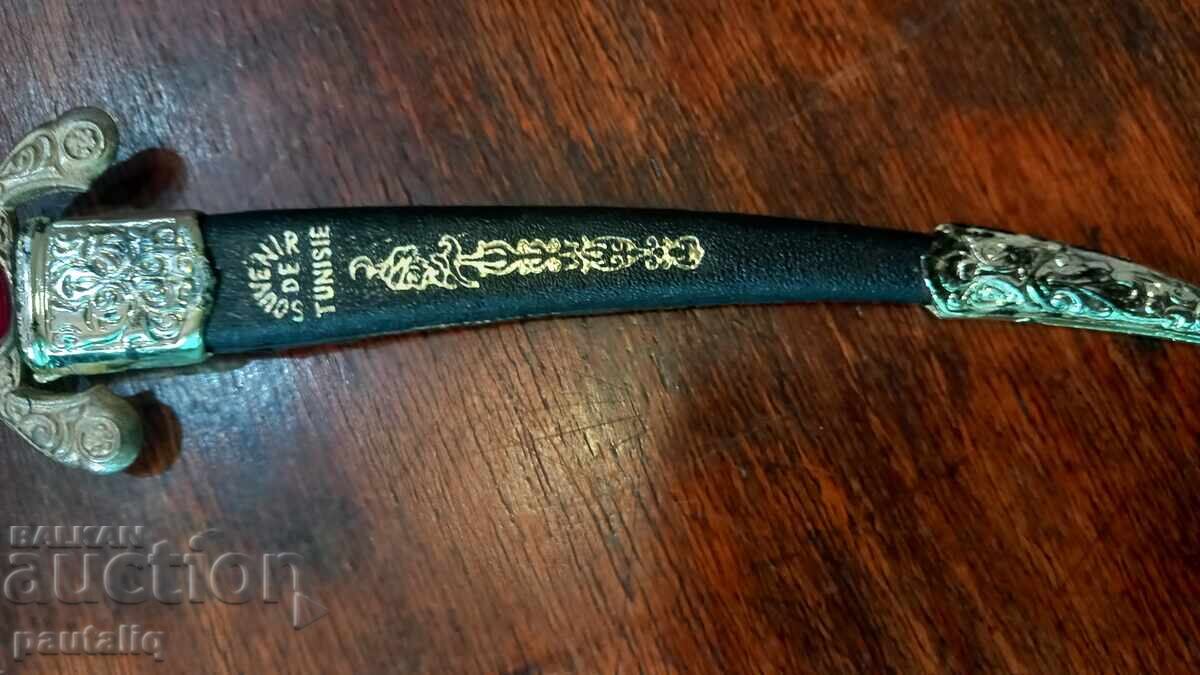 CUȚIT TUNIS cu preț 15.00 BGN | € 7.67