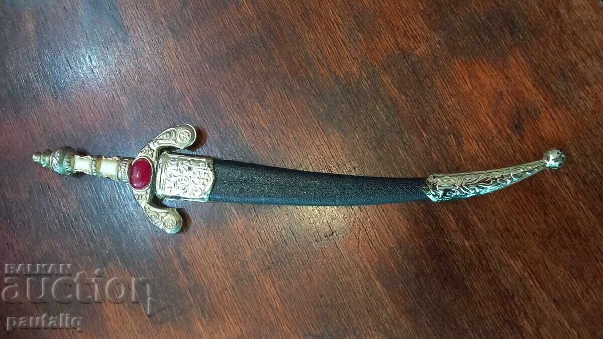 Licitație CUȚIT TUNIS