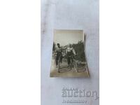 Снимка Две момчета с ретро велосипеди