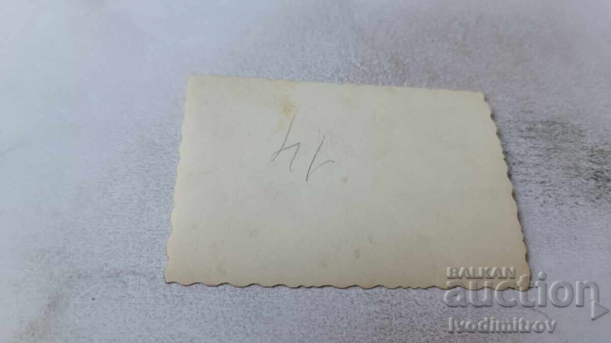 Снимка Мъж жена и малко момченце на плажа с цена 1.65 лв. | € 0.84