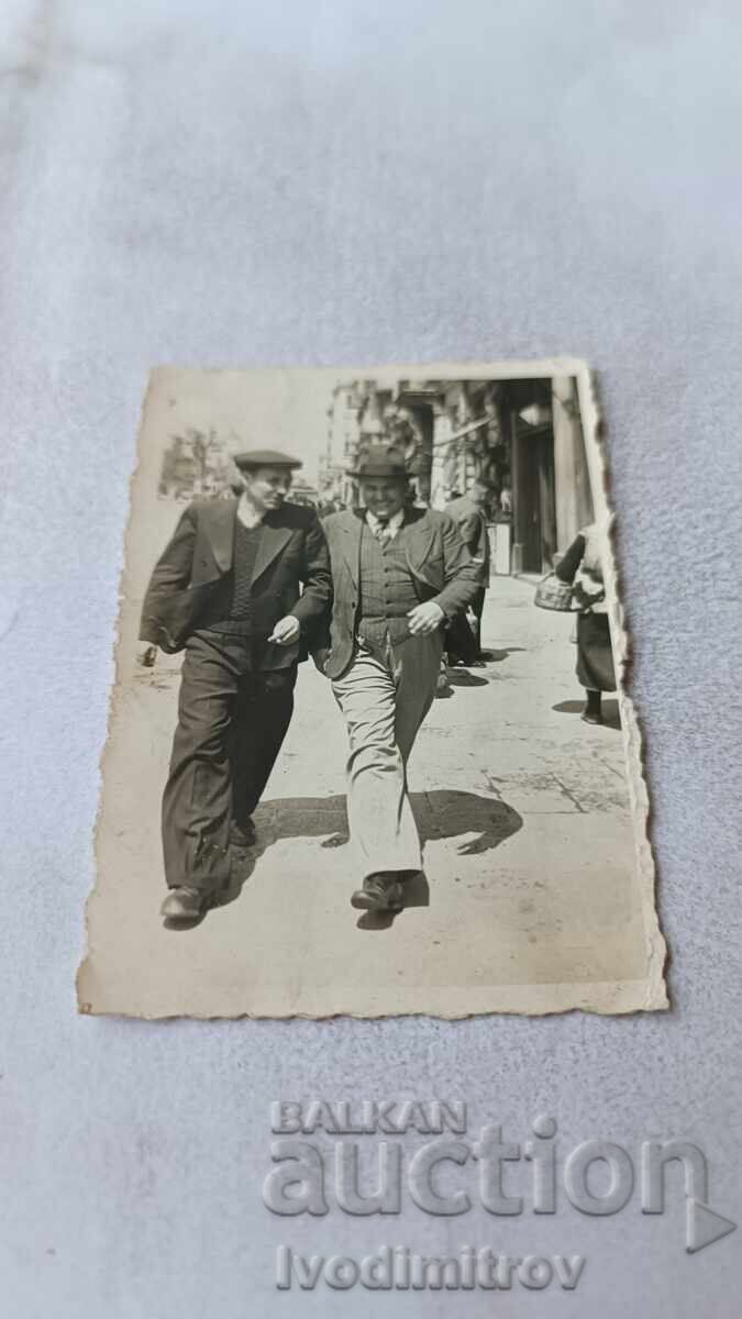 Foto Sofia Doi bărbați la plimbare