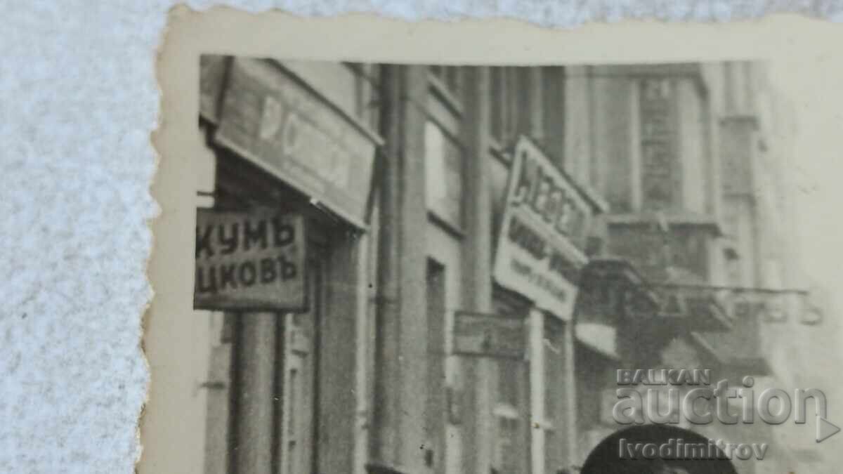 Снимка София Две жени на разходка през зимата с цена 2.45 лв. | € 1.25 Снимка София Две жени на разходка през зимата с цена 2.45 лв. | € 1.25