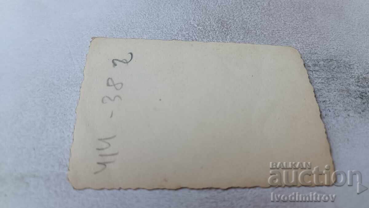 Аукцион Снимка София Две жени на разходка през зимата Аукцион Снимка София Две жени на разходка през зимата