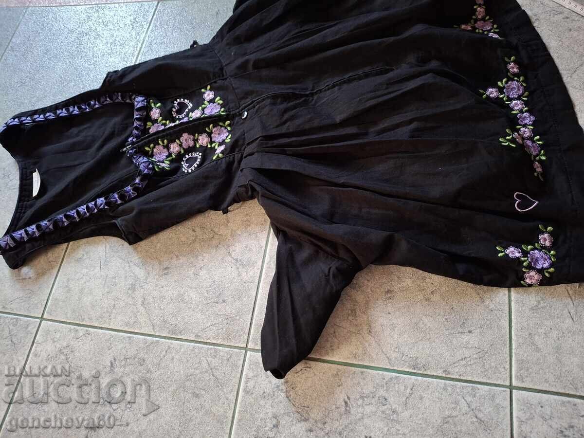 Livrarea Rochie tradițională germană cu broderie